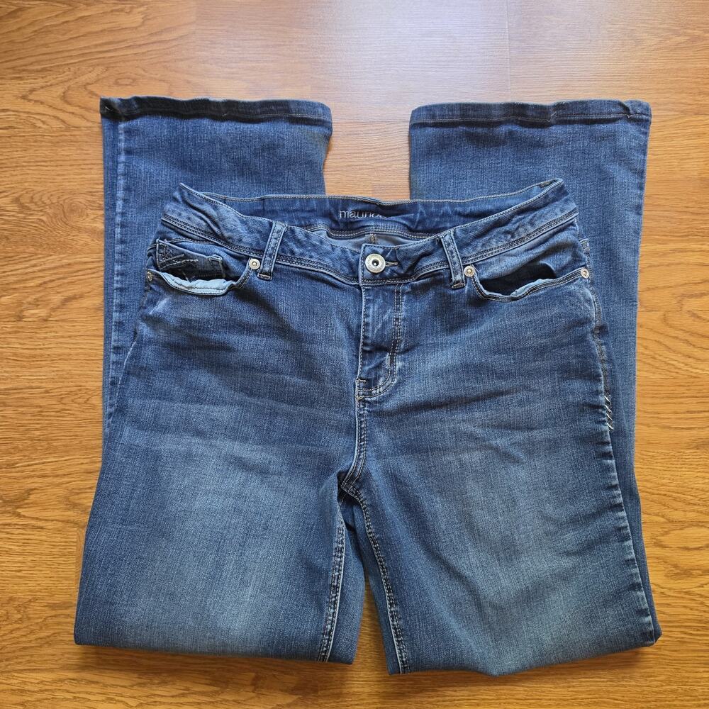 Maurices Jeans Womens Size 11/12 Short Bootcut Medium Wash Blue Embroidered